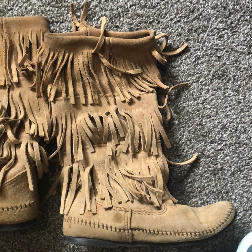 Minnetonka tan Fringe Boots